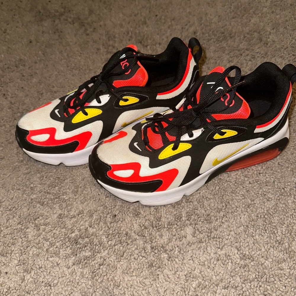Nike Air Max 200 Black Bright Crimson Size 6Y